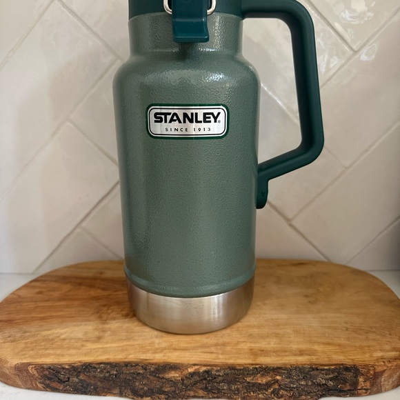 Stanley x Zion brewery Green Insulated Growler 64 oz - Picture 2 of 4